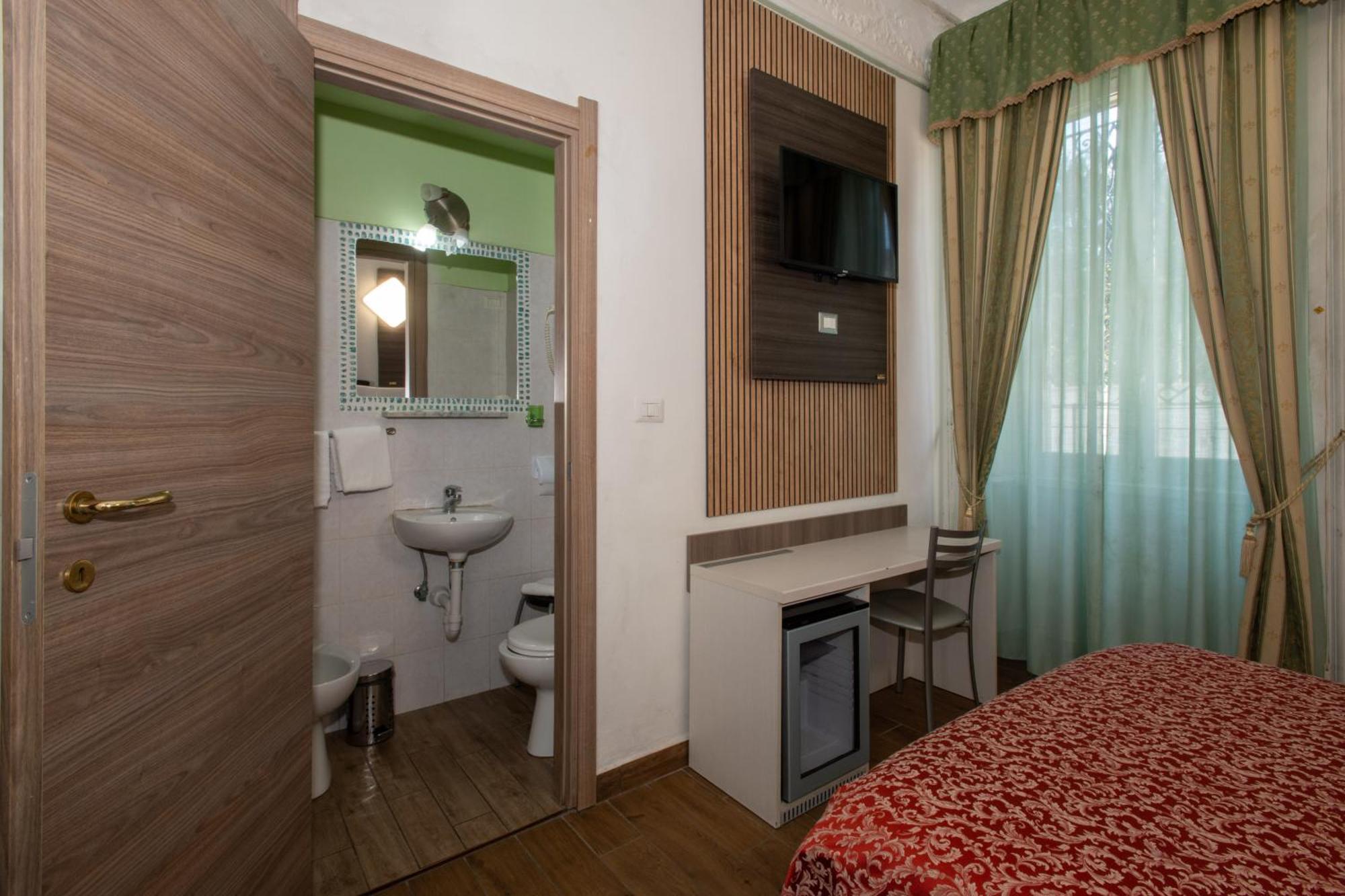 Piola Hotel 2*