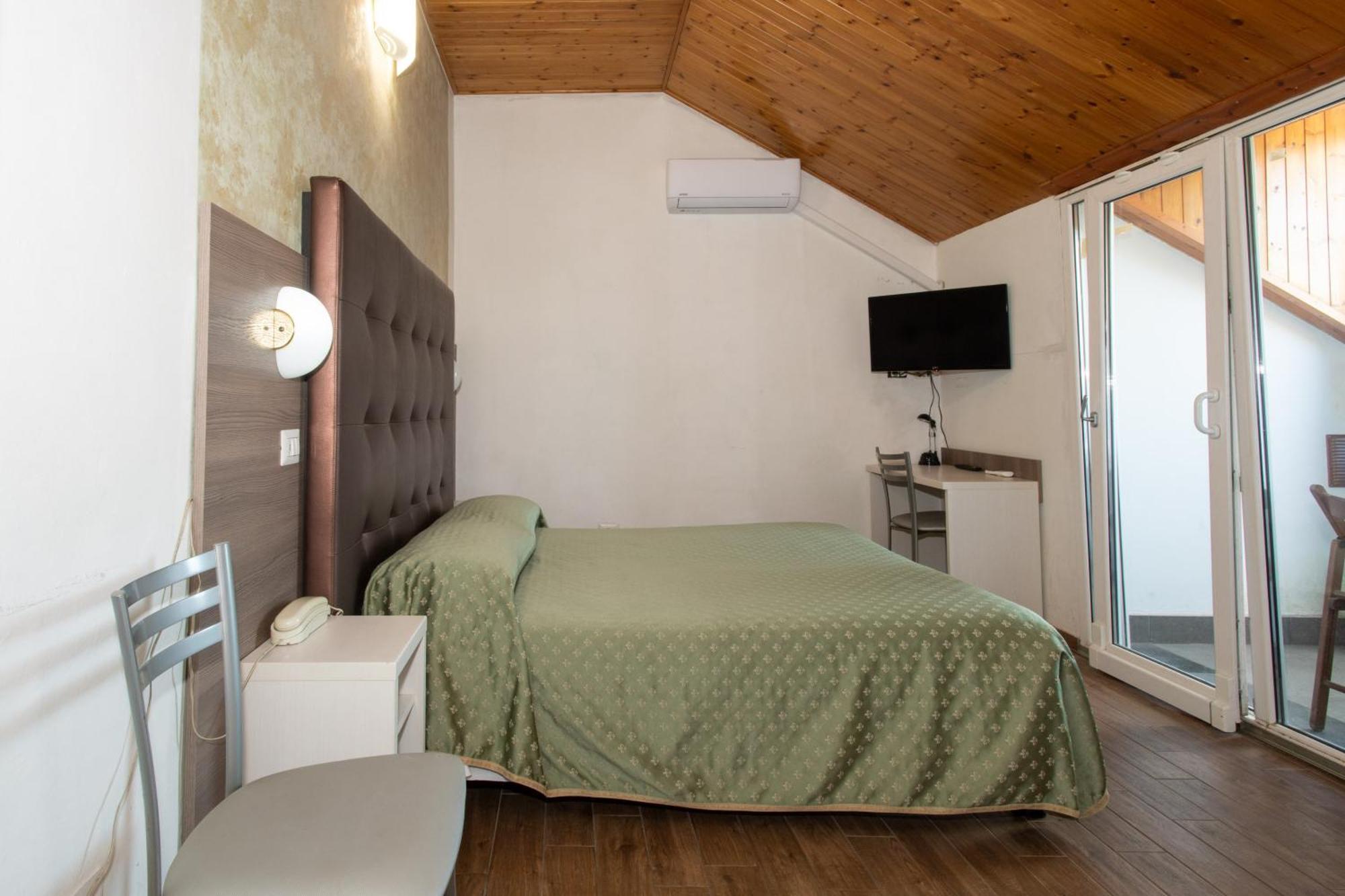 Piola Hotel 2*
